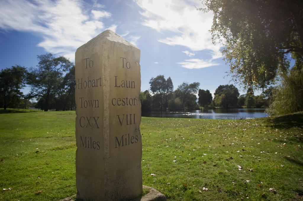 Отель Country Club Tasmania Лонсестон Экстерьер фото