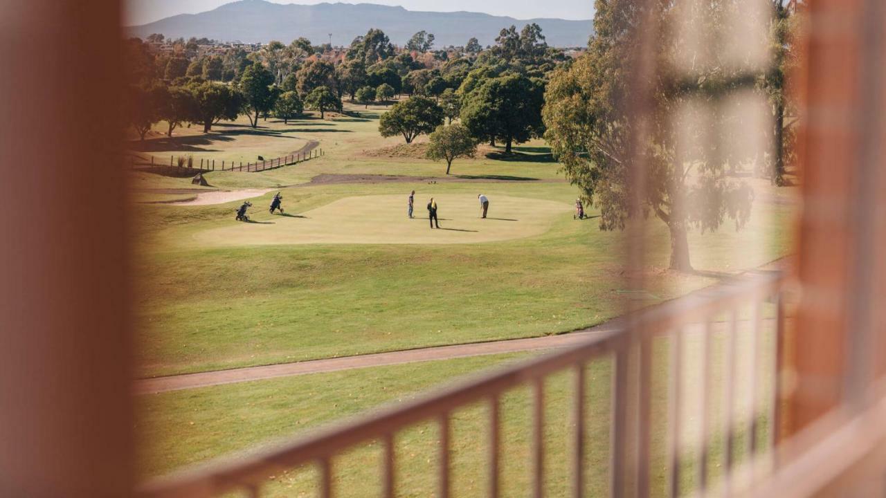 Отель Country Club Tasmania Лонсестон Экстерьер фото
